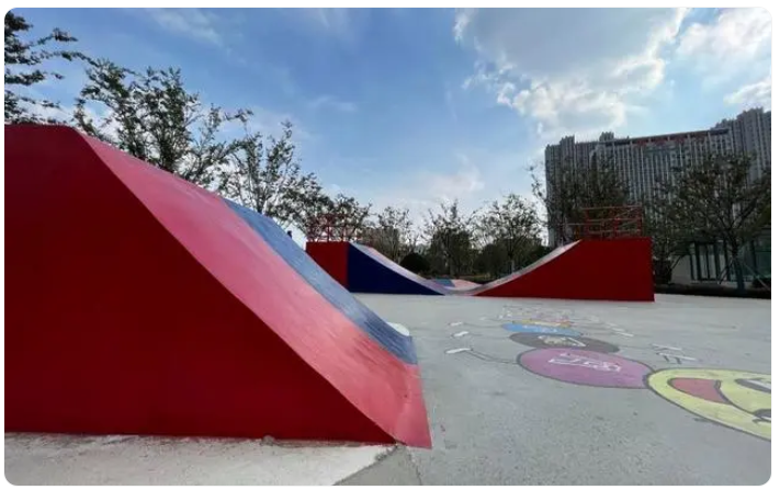 滑板場地因設計建設施工不專業_一滑板場受到閑置！